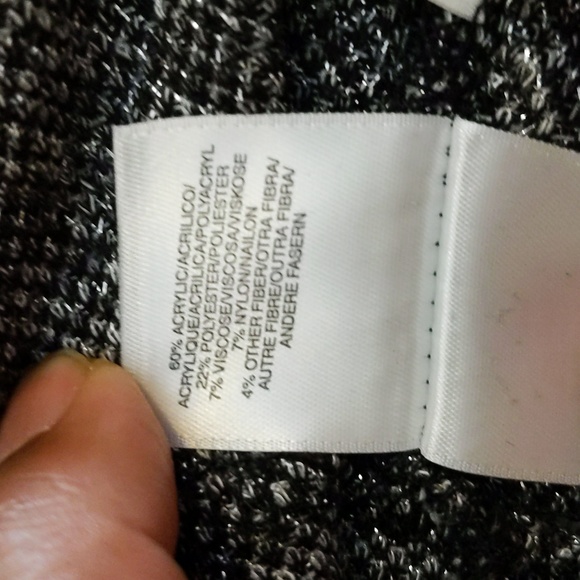 Kasper| Black and Silver Shimmering Houndstooth Cardigan Acrylic Blend - Picture 13 of 13